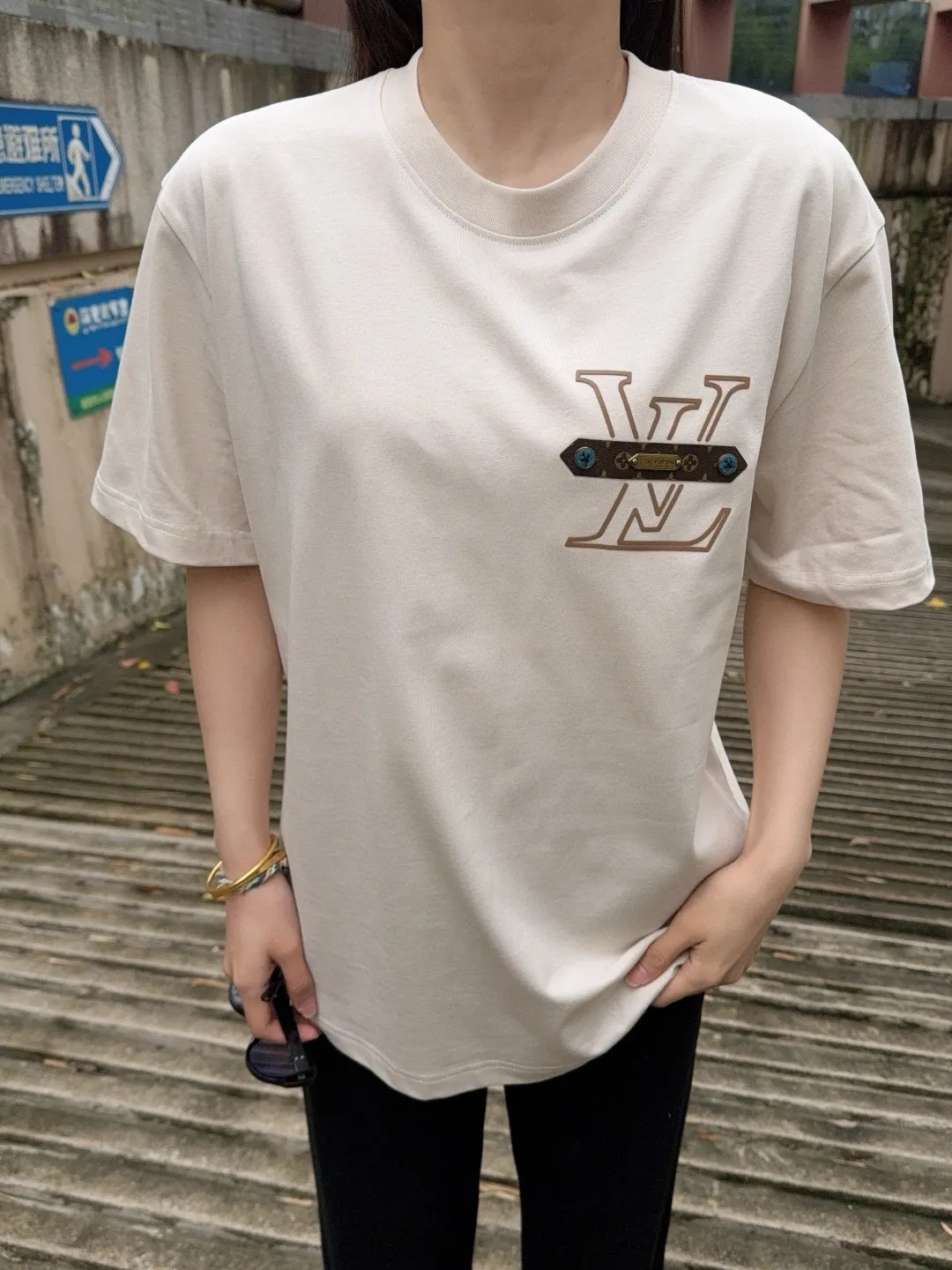 Louis Vuitton/Louis Vuitton 25ss chest letter printed presbyopia leather short sleeves